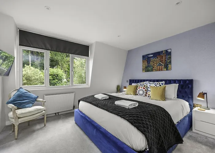Sunset Townhouse With Free Parking