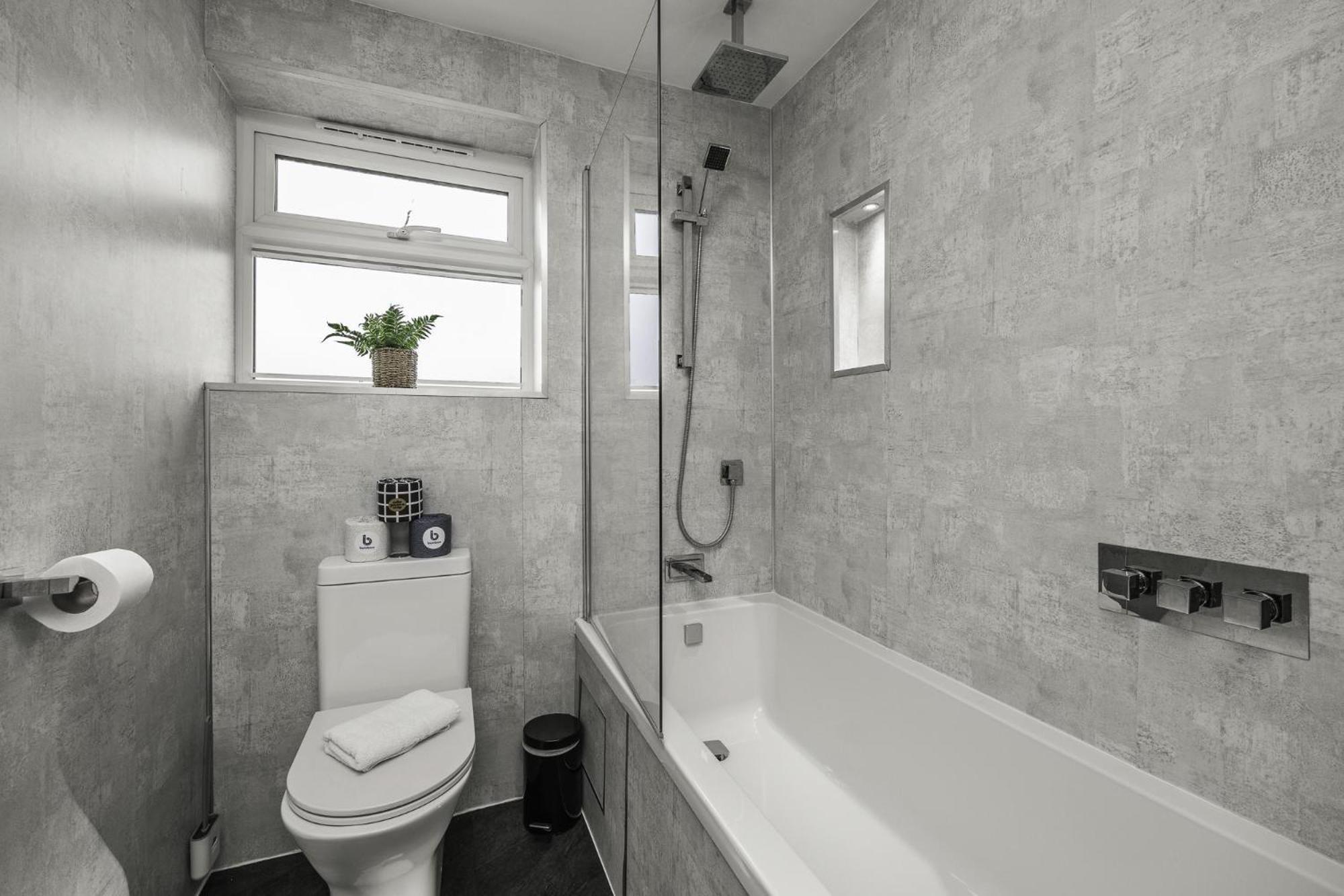 Sunset Townhouse With Free Parking Holiday home *