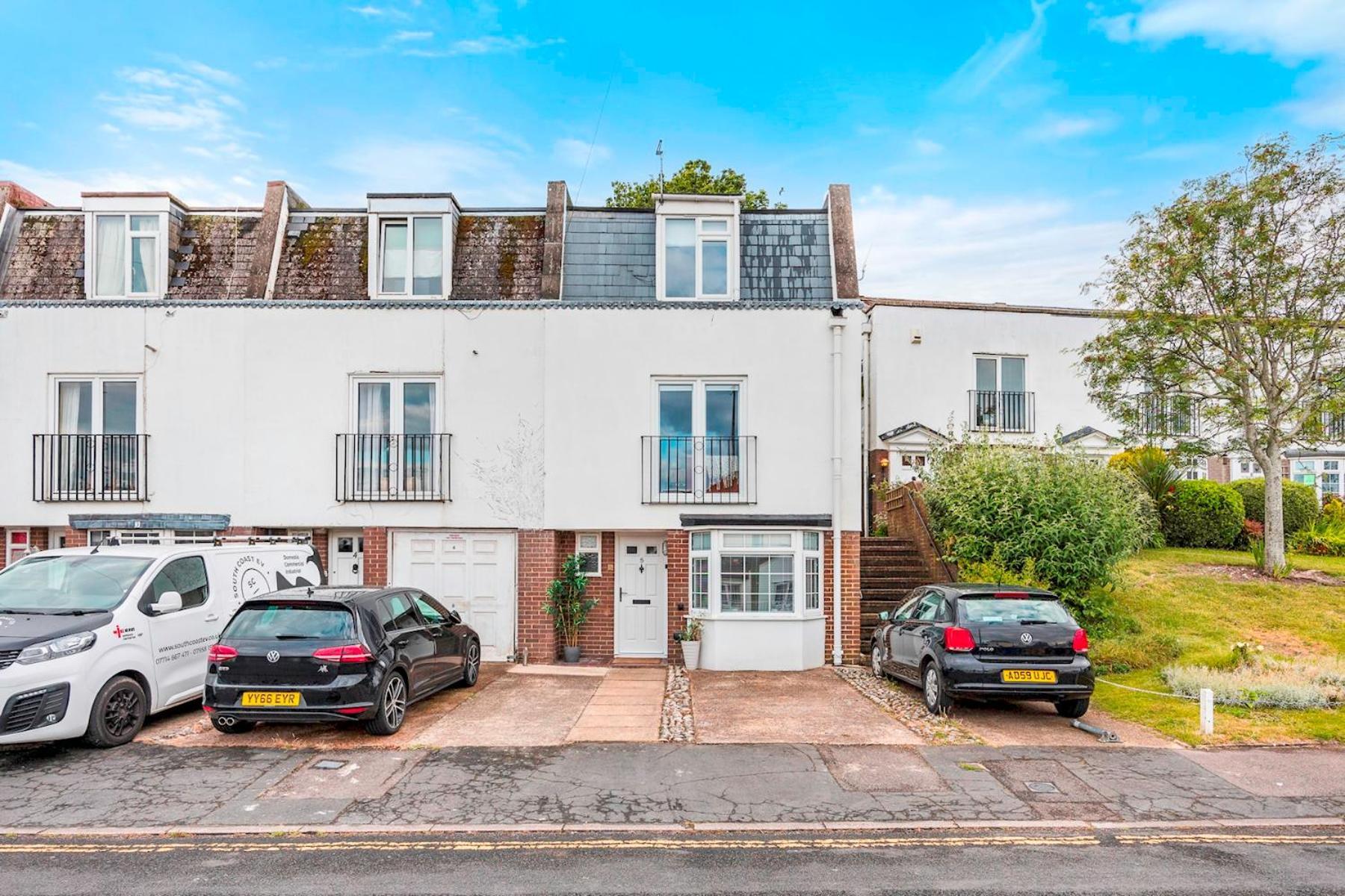 Holiday home Sunset Townhouse With Free Parking