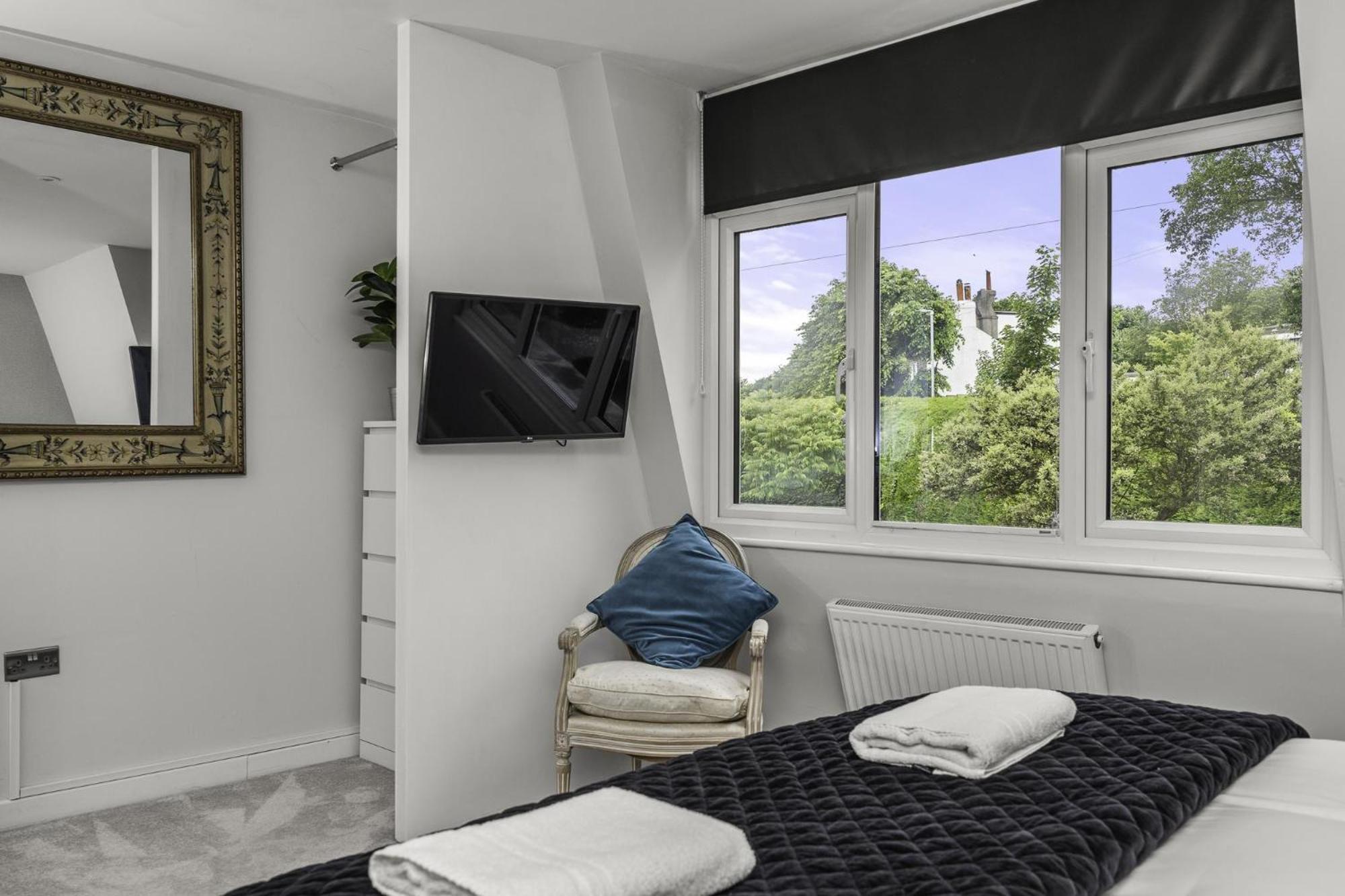 Sunset Townhouse With Free Parking Holiday home *