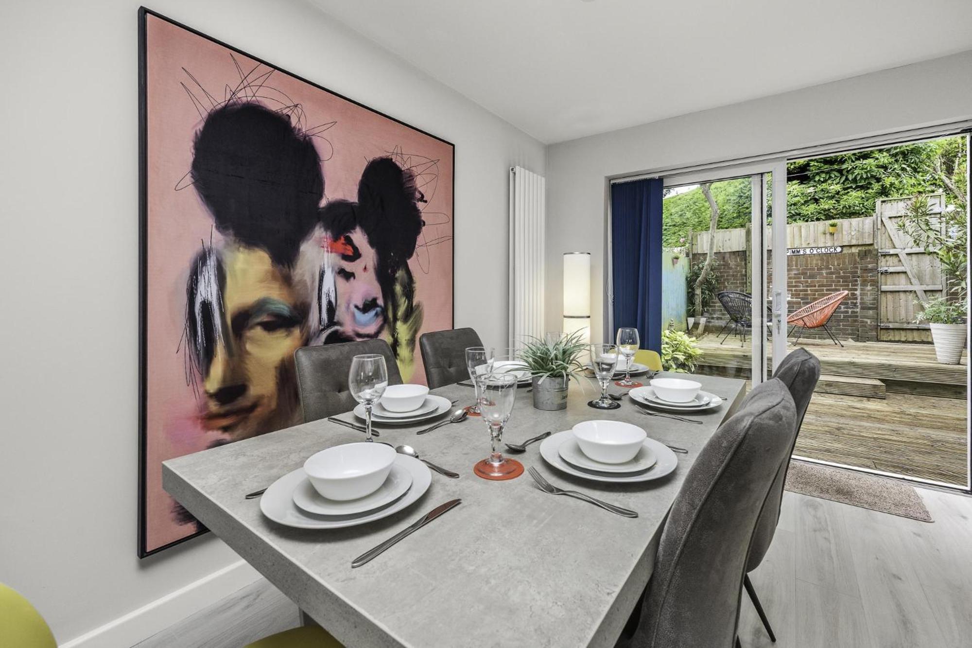 Sunset Townhouse With Free Parking Holiday home