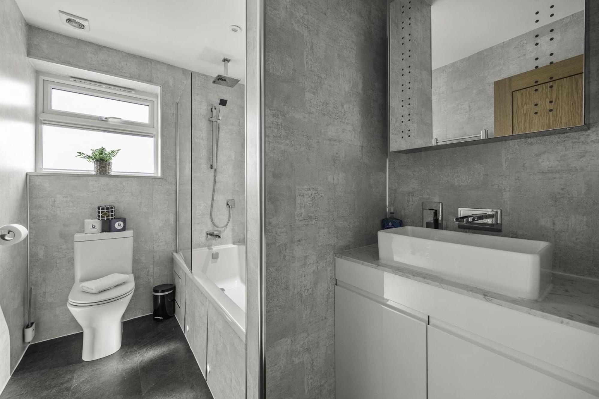 Sunset Townhouse With Free Parking *